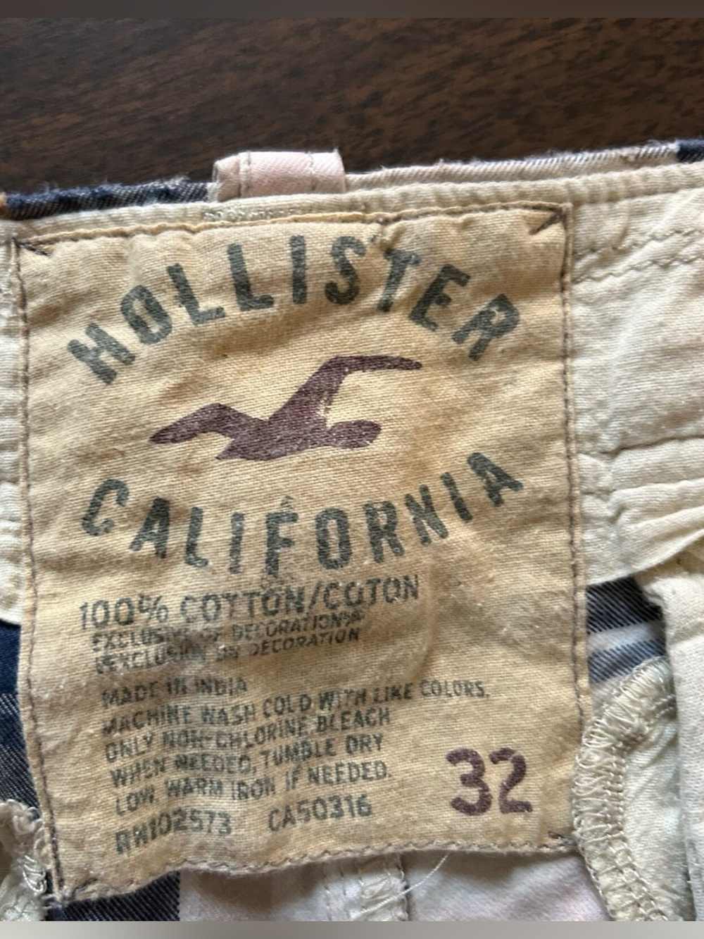 BUNDLE OFFER: MENS HOLLISTER SHORTS **Lot of 4 items.